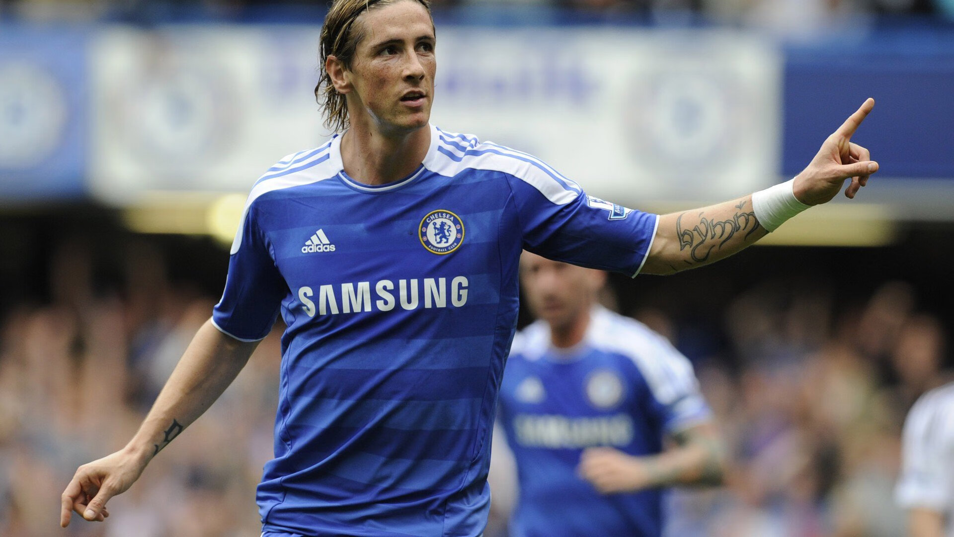 “马丁·高尔西成为美洲狮队防线的中流砥柱，展现强大领导力”