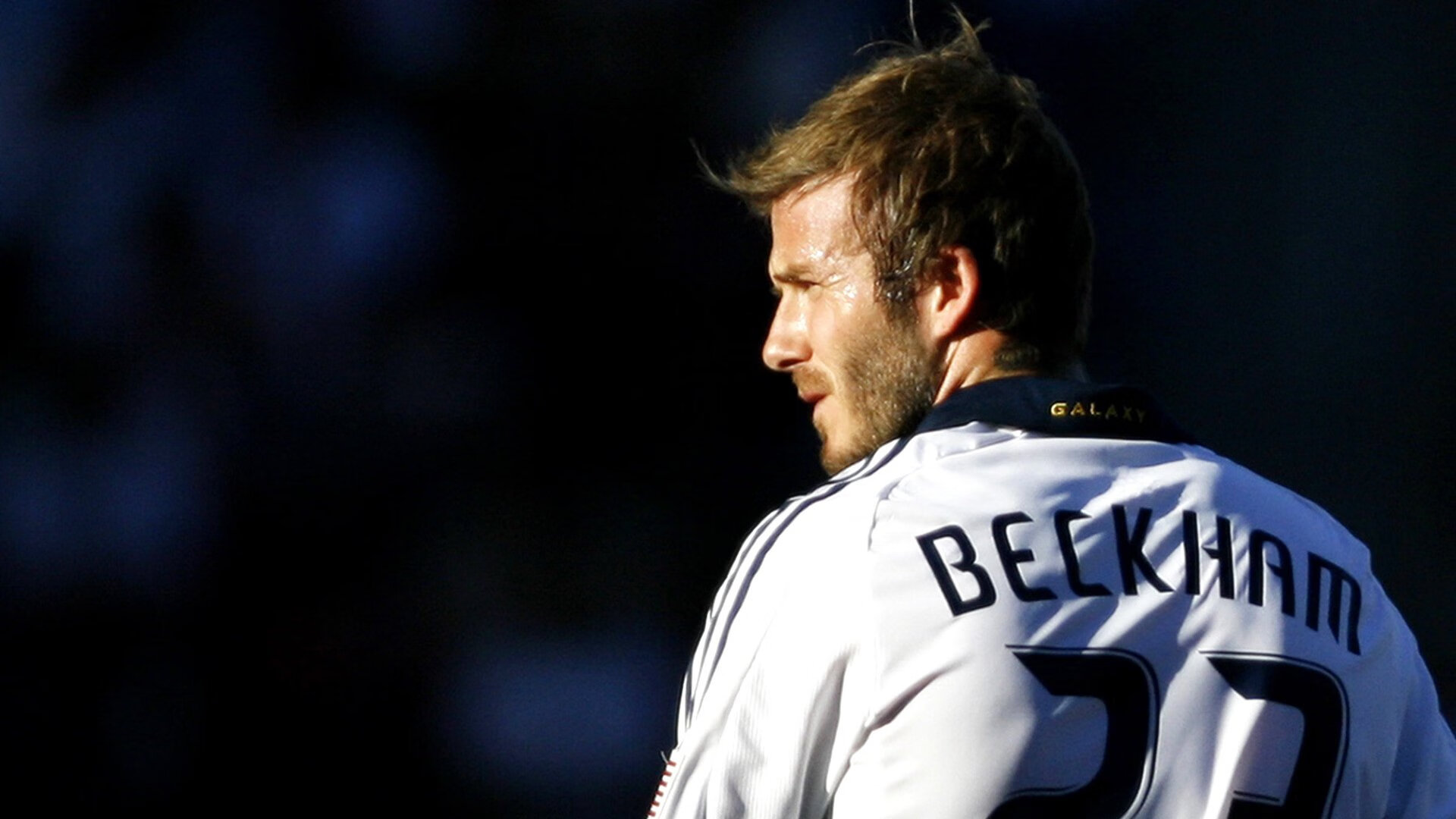 青训中心建立球员成长档案系统便于长期观察，青训队足球