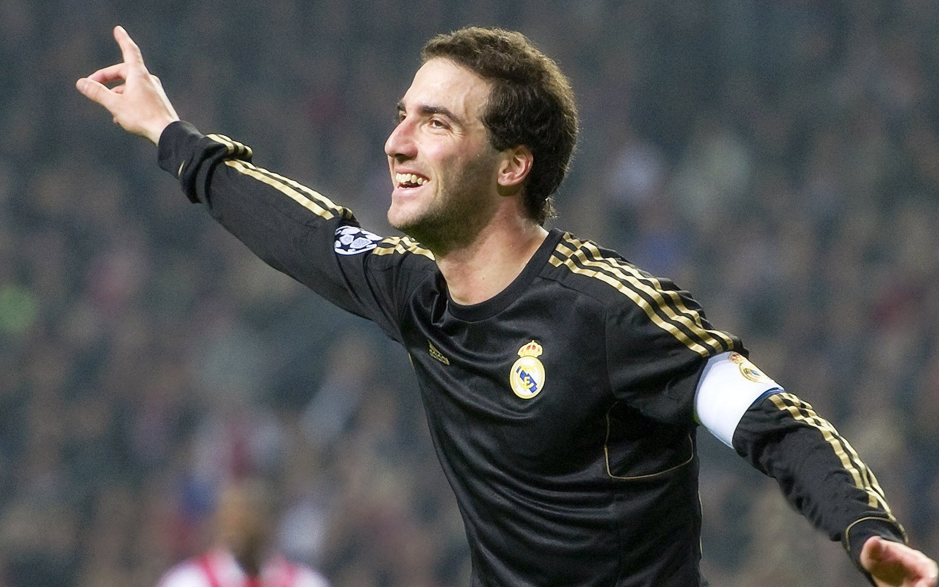 意甲巅峰对决：门将的神级扑救激起全场欢呼，意甲连胜纪录