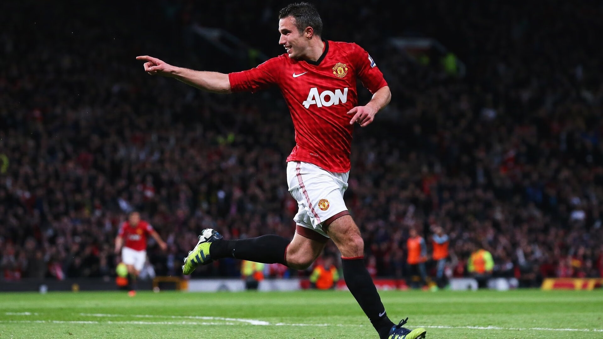 开云体育APP下载-詹姆斯在训练后鼓励队友保持专注，詹姆斯激励队友